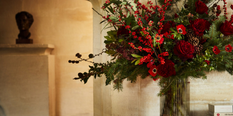 How to Incorporate Flowers for a Luxe Christmas