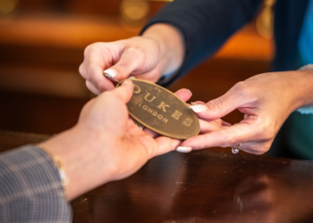 Can AI Replicate the Defining Features of Exceptional Hospitality? Can AI Replicate the Defining Features of Exceptional Hospitality?