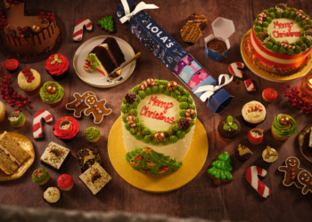 Christmas at Lola’s Cupcakes