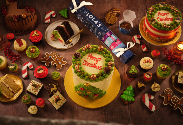 Christmas at Lola’s Cupcakes