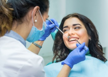 How to Keep Teeth White and Healthy During the Christmas Party Season How to Keep Teeth White and Healthy During the Christmas Party Season