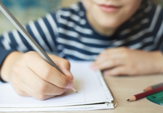 How to Teach Creative Writing at Home: Expert Tips for Parents of Children Aged 8+