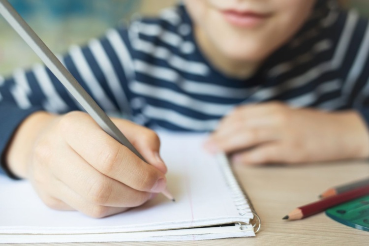 How to Teach Creative Writing at Home: Expert Tips for Parents of Children Aged 8+ How to Teach Creative Writing at Home: Expert Tips for Parents of Children Aged 8+